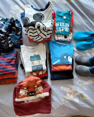 Magliette + scarpe + felpe + kway + passamontagna