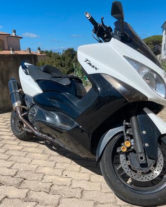 T-MAX 500 con scarico e gomme pari al nuovo