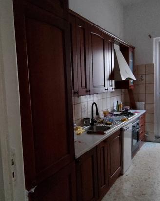 cucina lineare in legno massello 