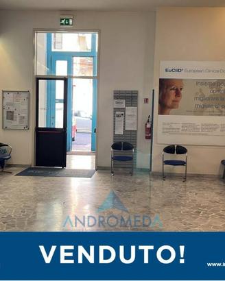 Immobile di 1000 m² a Napoli