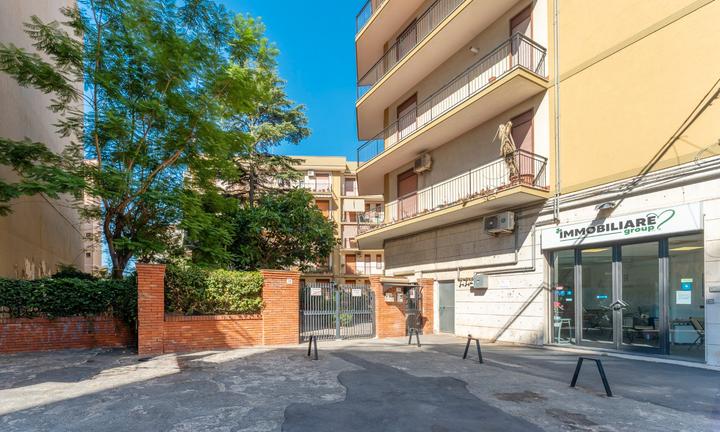 RAPISARDI.-V.Ammiraglio Caracciolo,3Vani,Signorile