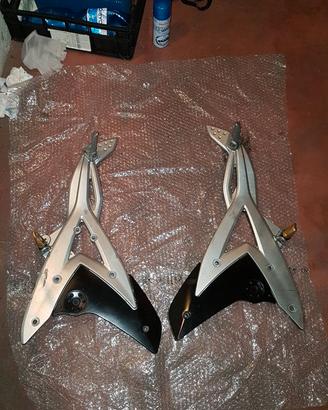COPPIA STAFFE PORTAPEDANE DX E SX PER KAWASAKIER6N