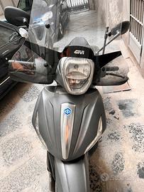 Beverly 300
