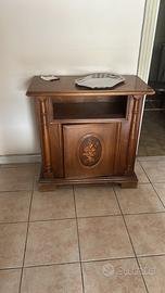 Mobiletto clasdico  con intarsio