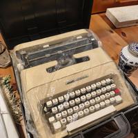 Macchina da scrivere OLIVETTI Lettera 35