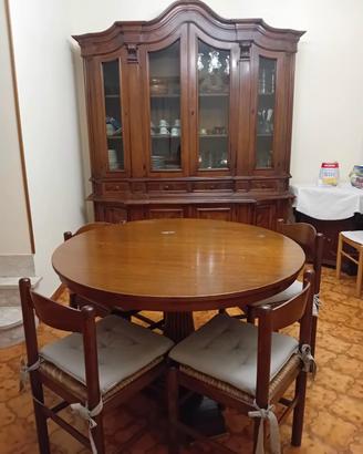 Sala da pranzo classica in legno massiccio