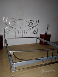 Letto matrim. in ferro battuto con foglia argento 