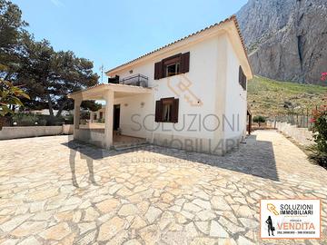 Villa con giardino