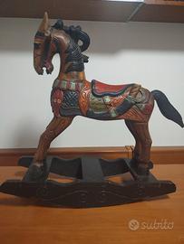 Cavallo a dondolo fatto a mano 