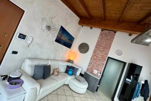 Splendido bilocale mansardato con travi a vista