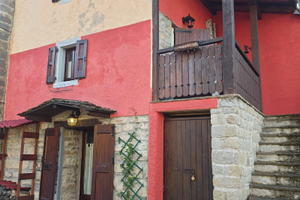 Casa in sasso con terreno