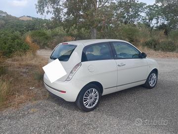 Lancia Ypsilon 1.2 69 CV Unyca