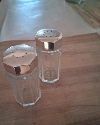saliere in vetro con tappo a vite in silver