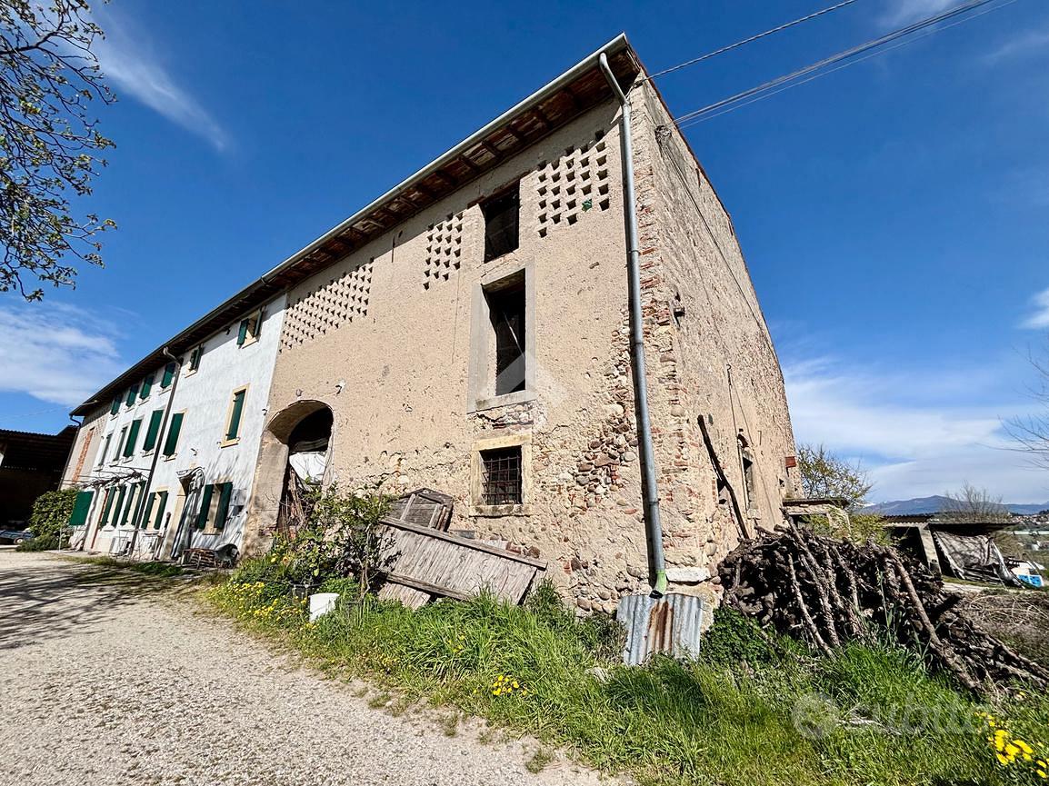 RUSTICO A SOMMACAMPAGNA - Altro