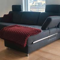 divano angolare grigio