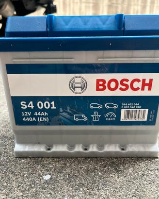 Batteria BOSCH  S4001 44Ah Nuova