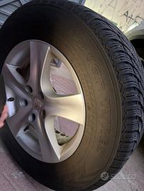4GommeInvernali Nokian215/70R16 compresi di cerchi