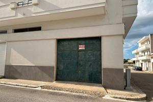 Garage Deposito Locale commerciale via Ada negri