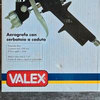 Aerografo con serbatoio 