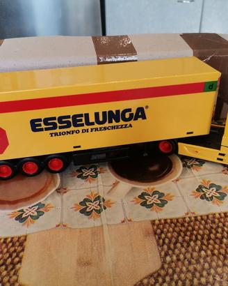 Mercedes Actros Esselunga Burago scala 1/43 camion