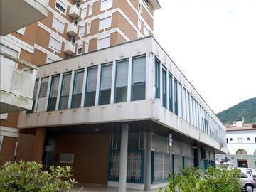 LUMINOSO UFFICIO CON SOPPALCO: posizione strate...