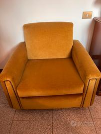 Poltrona vintage in velluto giallo senape