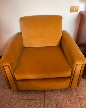 Poltrona vintage in velluto giallo senape
