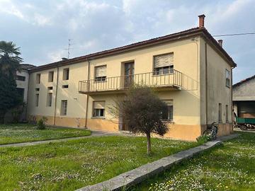 Villa di 200 m² con più di 5 locali a Casarsa dell