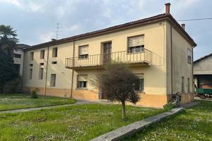Villa di 200 m² con più di 5 locali a Casarsa dell