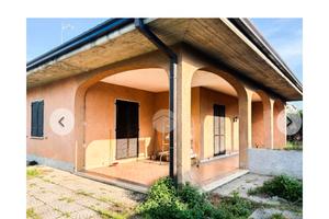 Privato vende villa