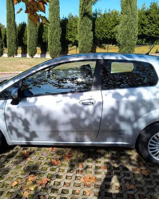 Fiat Punto 1.2 benzina – 80.000 km pronta all’uso