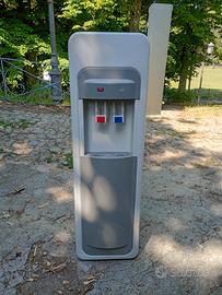 distributore di acqua con bollitore