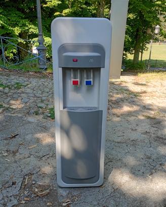 distributore di acqua con bollitore