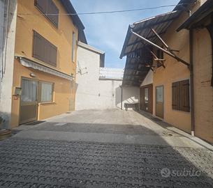 Casa terra cielo in centro a villa di villa