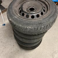 Sei gomme con le  cerchi di ferro per Fiat Punto