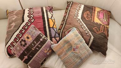 N. 2 SET CUSCINI JUTA VINTAGE KILIM