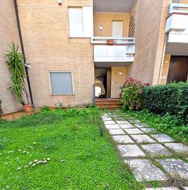 VILLETTA A SCHIERA con VISTA -FERMO ZONA TIRASSEGN