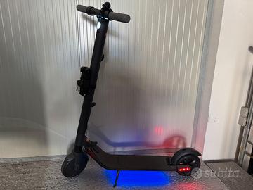 Ninebot Segway ES2 Monopattino