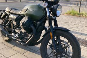 Moto guzzi v7 stone III verde opaca