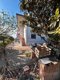 Appartamento al piano terra con box auto