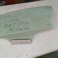 Opel corsa 5 porte anno 2007 vetro scendente anter
