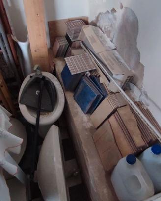 SANITARI, MATTONI, SEDIA POLTRONA