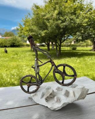 Operetta ferro battuto ciclista