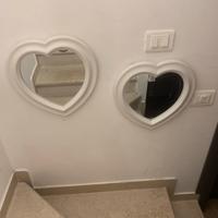 Doppio specchio a forma di cuore da parete