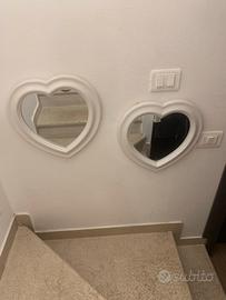 Doppio specchio a forma di cuore da parete
