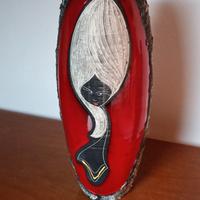 Vaso artistico moderno in ceramica lavorata 