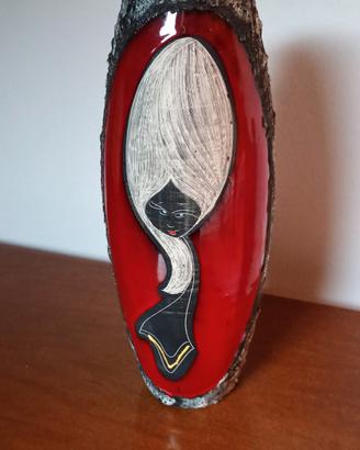 Vaso artistico moderno in ceramica lavorata 