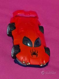 Macchinina giocattolo a tema Spiderman.