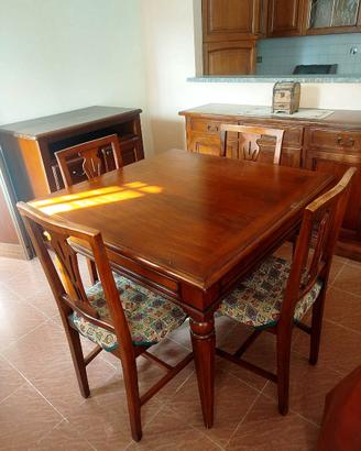 Tavolo quadrato in legno massello
