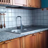 Angolo cucina completo di elettrodomestici